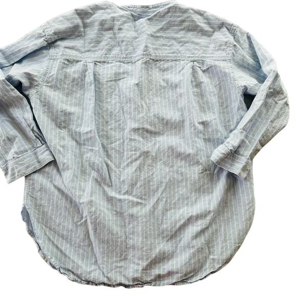 Uniqlo Ladies Chambray Blue Blouse Size Small Boho Cottage Boyfriend Casual - Picture 4 of 5
